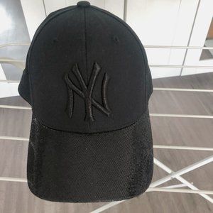 New York Yankees Black on Black Baseball Cap